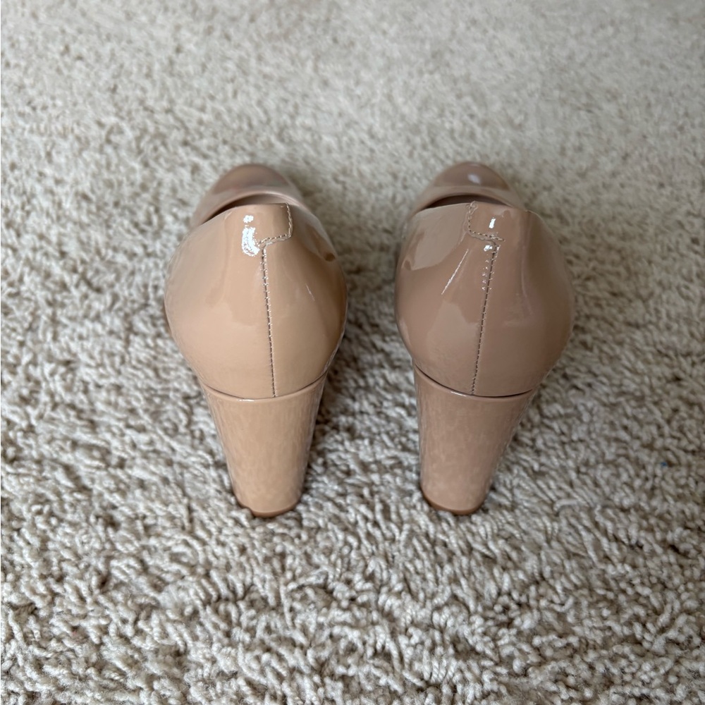 Clarks Women's Nude Patent Heels - Picture 3 of 5